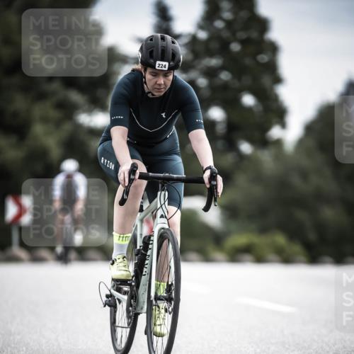 21.06.2026 - 29. Vierlanden-Triathlon H.Heesch http://msf.ph/oto/9887337 21.06.2026 10:43:36 Radfahren 103, 224, 230 meine-sportfotos.de