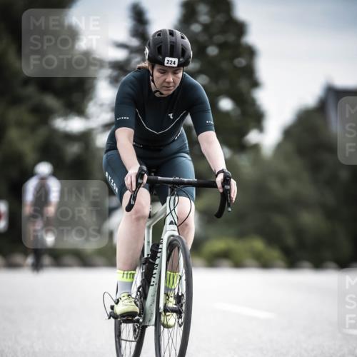 21.06.2026 - 29. Vierlanden-Triathlon H.Heesch http://msf.ph/oto/9887342 21.06.2026 10:43:36 Radfahren 103, 224, 230 meine-sportfotos.de