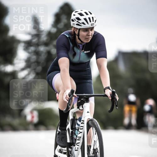 21.06.2026 - 29. Vierlanden-Triathlon H.Heesch http://msf.ph/oto/9887611 21.06.2026 10:44:34 Radfahren 173, 227 meine-sportfotos.de