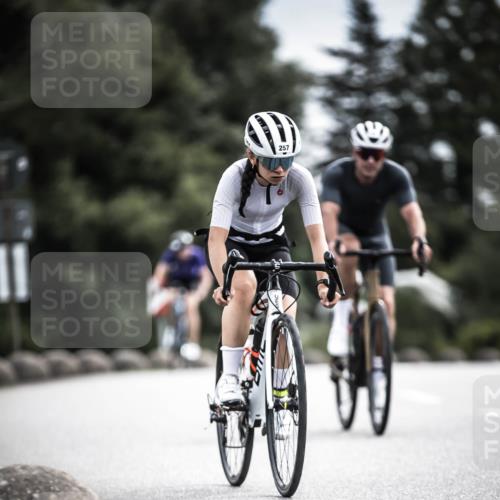 21.06.2026 - 29. Vierlanden-Triathlon H.Heesch http://msf.ph/oto/9887738 21.06.2026 10:45:12 Radfahren 37, 88, 257, 271, 428 meine-sportfotos.de