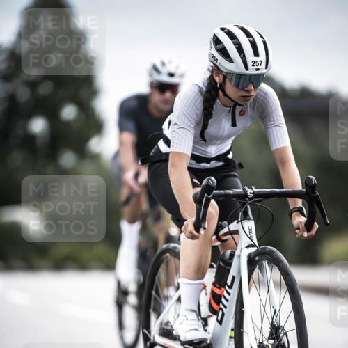 21.06.2026 - 29. Vierlanden-Triathlon H.Heesch http://msf.ph/oto/9887763 21.06.2026 10:45:13 Radfahren 37, 88, 257, 271, 428 meine-sportfotos.de