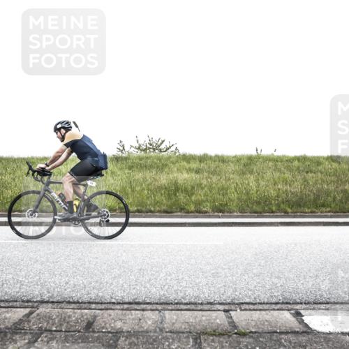 21.06.2026 - 29. Vierlanden-Triathlon H.Heesch http://msf.ph/oto/9895775 21.06.2026 10:20:19 Radfahren 15, 22, 364 meine-sportfotos.de