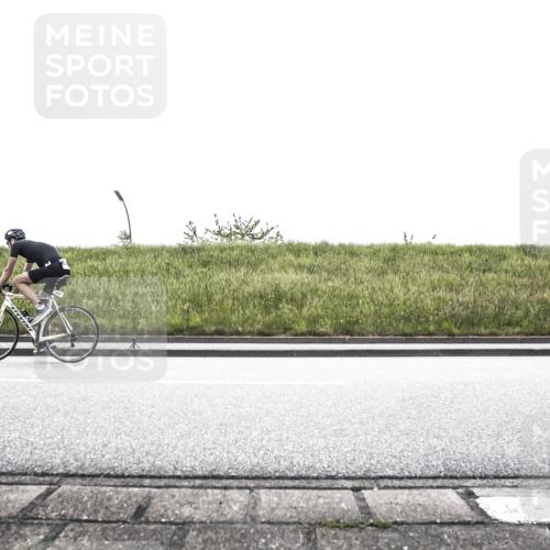 21.06.2026 - 29. Vierlanden-Triathlon H.Heesch http://msf.ph/oto/9895807 21.06.2026 10:45:36 Radfahren 243, 412, 417 meine-sportfotos.de