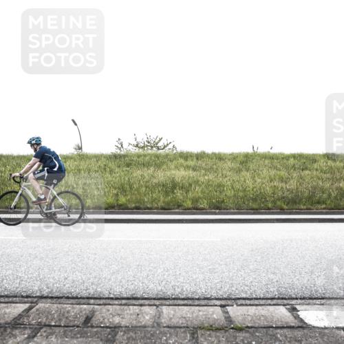 21.06.2026 - 29. Vierlanden-Triathlon H.Heesch http://msf.ph/oto/9895829 21.06.2026 10:47:18 Radfahren 264, 325, 470 meine-sportfotos.de