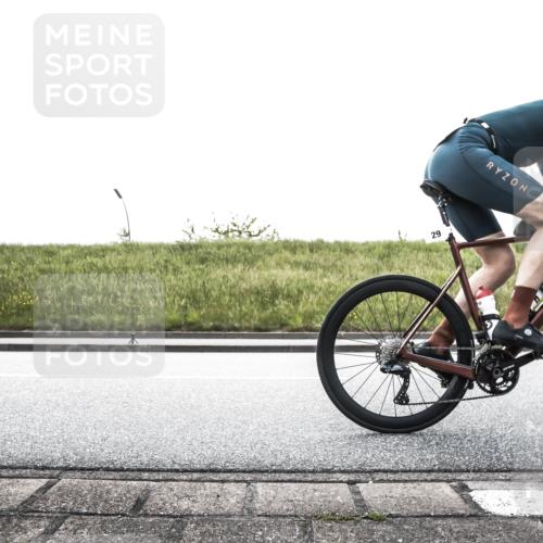 21.06.2026 - 29. Vierlanden-Triathlon H.Heesch http://msf.ph/oto/9895847 21.06.2026 10:48:39 Radfahren 29, 171, 210, 270, 477, 1354 meine-sportfotos.de