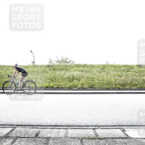 21.06.2026 - 29. Vierlanden-Triathlon H.Heesch http://msf.ph/oto/9895915 21.06.2026 10:52:15 Radfahren 24, 249, 281, 290, 432, 584 meine-sportfotos.de