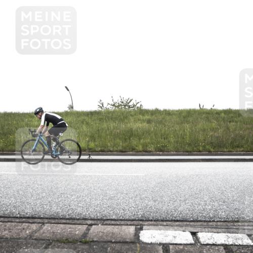 21.06.2026 - 29. Vierlanden-Triathlon H.Heesch http://msf.ph/oto/9895983 21.06.2026 09:36:06 Radfahren 75, 90, 176, 200 meine-sportfotos.de