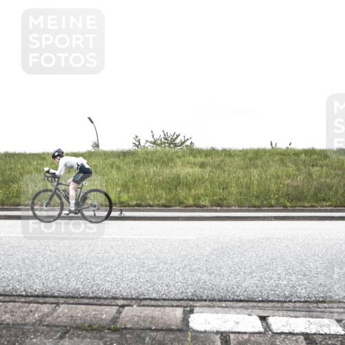 21.06.2026 - 29. Vierlanden-Triathlon H.Heesch http://msf.ph/oto/9896145 21.06.2026 09:44:17 Radfahren 74, 76, 283, 299 meine-sportfotos.de