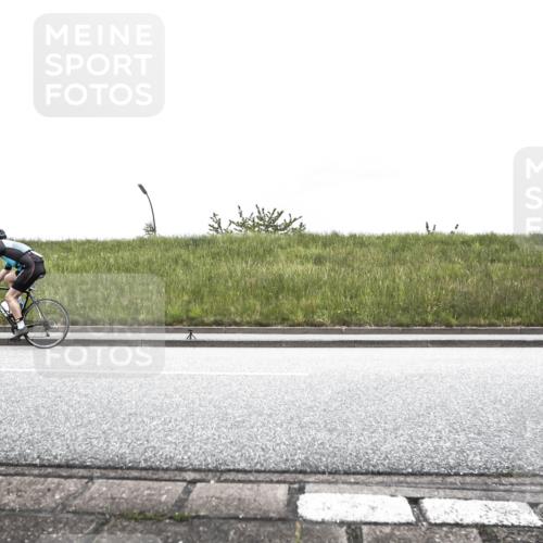21.06.2026 - 29. Vierlanden-Triathlon H.Heesch http://msf.ph/oto/9896149 21.06.2026 09:44:36 Radfahren 16, 63, 94, 98, 107, 120, 183, 302 meine-sportfotos.de