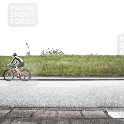 21.06.2026 - 29. Vierlanden-Triathlon H.Heesch http://msf.ph/oto/9896520 21.06.2026 10:02:07 Radfahren 51, 55, 78, 248, 265, 280, 301 meine-sportfotos.de