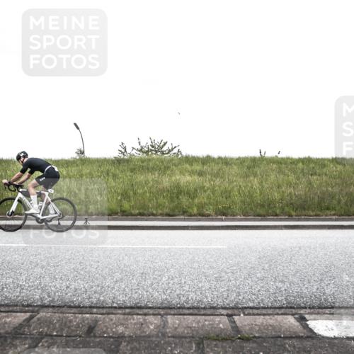 21.06.2026 - 29. Vierlanden-Triathlon H.Heesch http://msf.ph/oto/9896764 21.06.2026 10:10:01 Radfahren 29, 69, 309 meine-sportfotos.de