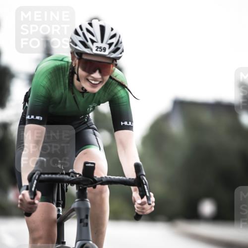 21.06.2026 - 29. Vierlanden-Triathlon H.Heesch http://msf.ph/oto/9897371 21.06.2026 09:27:44 Radfahren 135, 243, 259 meine-sportfotos.de