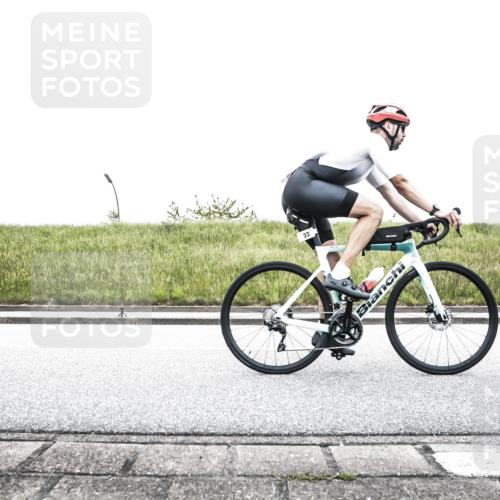 21.06.2026 - 29. Vierlanden-Triathlon H.Heesch http://msf.ph/oto/9897383 21.06.2026 10:24:57 Radfahren 33, 253, 577 meine-sportfotos.de