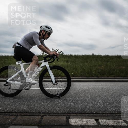 21.06.2026 - 29. Vierlanden-Triathlon H.Heesch http://msf.ph/oto/9897390 21.06.2026 09:25:56 Radfahren 72, 294 meine-sportfotos.de