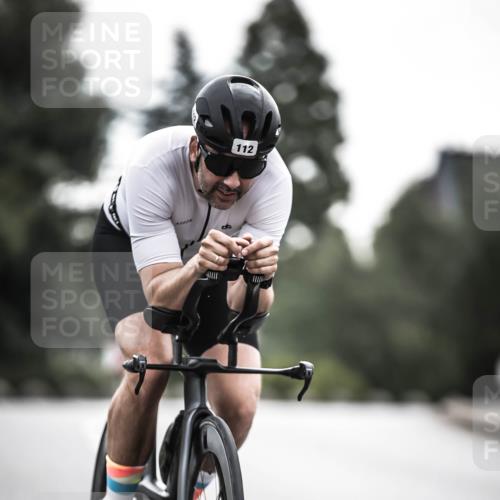 21.06.2026 - 29. Vierlanden-Triathlon H.Heesch http://msf.ph/oto/9897468 21.06.2026 09:28:07 Radfahren 112, 122 meine-sportfotos.de