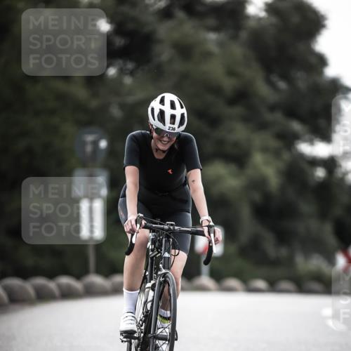 21.06.2026 - 29. Vierlanden-Triathlon H.Heesch http://msf.ph/oto/9897617 21.06.2026 09:29:23 Radfahren 141, 156, 236 meine-sportfotos.de