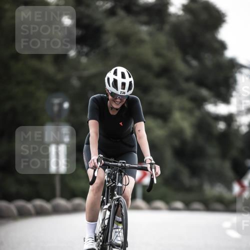 21.06.2026 - 29. Vierlanden-Triathlon H.Heesch http://msf.ph/oto/9897622 21.06.2026 09:29:23 Radfahren 141, 156, 236 meine-sportfotos.de