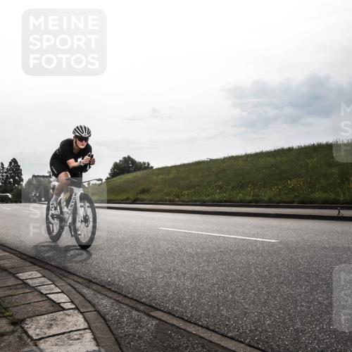 21.06.2026 - 29. Vierlanden-Triathlon H.Heesch http://msf.ph/oto/9897629 21.06.2026 09:19:58 Radfahren 32, 267, 298 meine-sportfotos.de