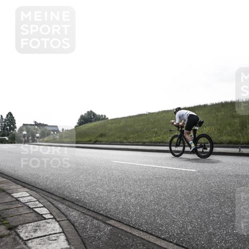 21.06.2026 - 29. Vierlanden-Triathlon H.Heesch http://msf.ph/oto/9897634 21.06.2026 09:19:59 Radfahren 32, 267, 298 meine-sportfotos.de