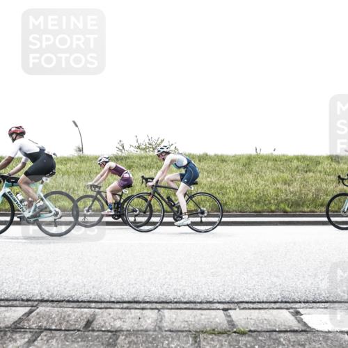 21.06.2026 - 29. Vierlanden-Triathlon H.Heesch http://msf.ph/oto/9897640 21.06.2026 10:54:39 Radfahren 33, 94, 506, 509, 526, 545, 552, 562, 599 meine-sportfotos.de