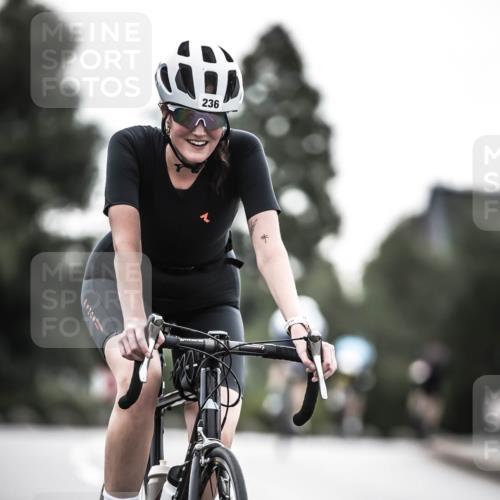 21.06.2026 - 29. Vierlanden-Triathlon H.Heesch http://msf.ph/oto/9897641 21.06.2026 09:29:24 Radfahren 141, 156, 236 meine-sportfotos.de