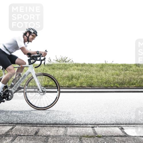 21.06.2026 - 29. Vierlanden-Triathlon H.Heesch http://msf.ph/oto/9897671 21.06.2026 10:55:29 Radfahren 64, 83 meine-sportfotos.de
