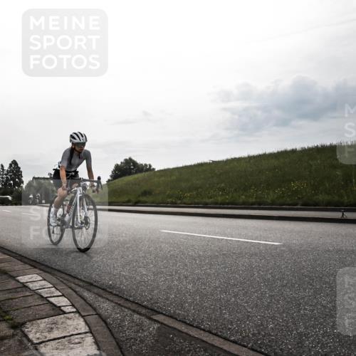 21.06.2026 - 29. Vierlanden-Triathlon H.Heesch http://msf.ph/oto/9897682 21.06.2026 09:21:11 Radfahren 13, 88, 257 meine-sportfotos.de