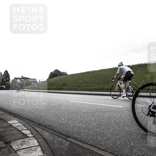 21.06.2026 - 29. Vierlanden-Triathlon H.Heesch http://msf.ph/oto/9897686 21.06.2026 09:21:12 Radfahren 13, 88, 257 meine-sportfotos.de