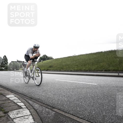21.06.2026 - 29. Vierlanden-Triathlon H.Heesch http://msf.ph/oto/9897869 21.06.2026 09:27:02 Radfahren 75, 197, 1355 meine-sportfotos.de