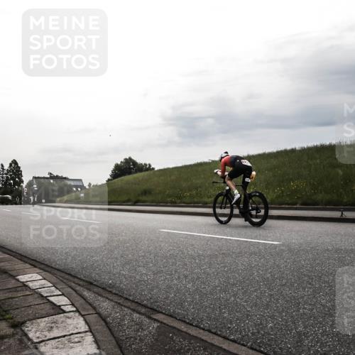 21.06.2026 - 29. Vierlanden-Triathlon H.Heesch http://msf.ph/oto/9897885 21.06.2026 09:27:34 Radfahren 180 meine-sportfotos.de