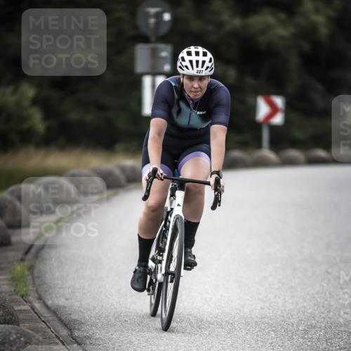 21.06.2026 - 29. Vierlanden-Triathlon H.Heesch http://msf.ph/oto/9897912 21.06.2026 10:03:29 Radfahren 227 meine-sportfotos.de