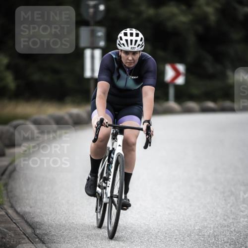 21.06.2026 - 29. Vierlanden-Triathlon H.Heesch http://msf.ph/oto/9897917 21.06.2026 10:03:30 Radfahren 227 meine-sportfotos.de