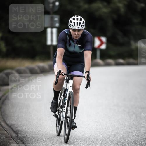 21.06.2026 - 29. Vierlanden-Triathlon H.Heesch http://msf.ph/oto/9897920 21.06.2026 10:03:30 Radfahren 227 meine-sportfotos.de