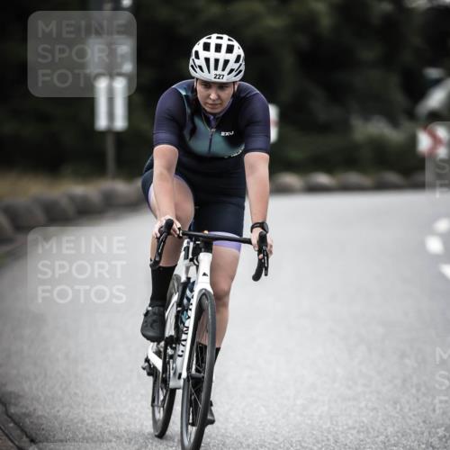 21.06.2026 - 29. Vierlanden-Triathlon H.Heesch http://msf.ph/oto/9897929 21.06.2026 10:03:30 Radfahren 227 meine-sportfotos.de