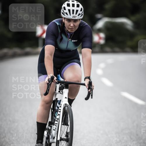 21.06.2026 - 29. Vierlanden-Triathlon H.Heesch http://msf.ph/oto/9897947 21.06.2026 10:03:30 Radfahren 227 meine-sportfotos.de