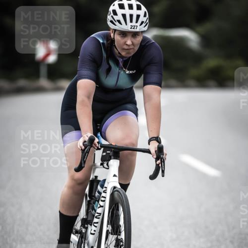 21.06.2026 - 29. Vierlanden-Triathlon H.Heesch http://msf.ph/oto/9897953 21.06.2026 10:03:30 Radfahren 227 meine-sportfotos.de
