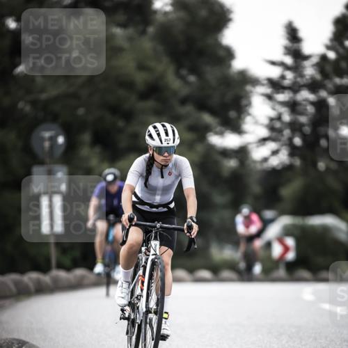 21.06.2026 - 29. Vierlanden-Triathlon H.Heesch http://msf.ph/oto/9897987 21.06.2026 10:03:57 Radfahren 35, 142, 161, 181, 238, 257, 271, 337, 362 meine-sportfotos.de