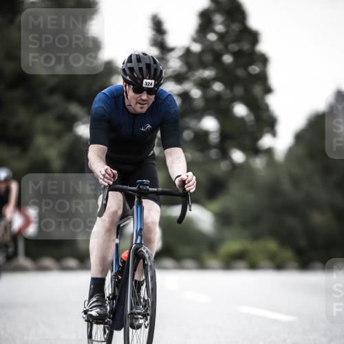 21.06.2026 - 29. Vierlanden-Triathlon H.Heesch http://msf.ph/oto/9898123 21.06.2026 10:04:20 Radfahren 75, 90, 260, 324, 350, 379 meine-sportfotos.de