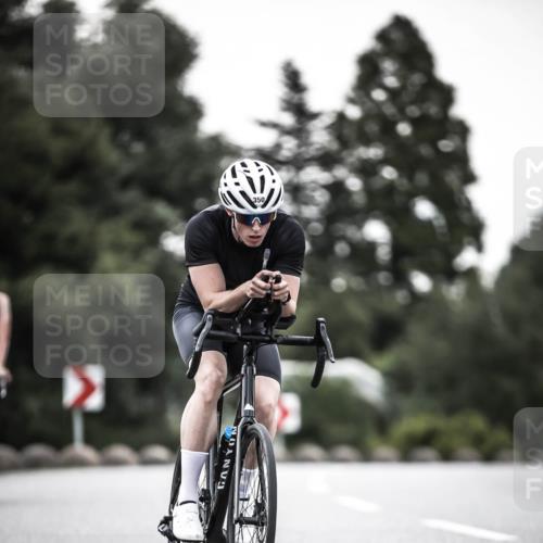21.06.2026 - 29. Vierlanden-Triathlon H.Heesch http://msf.ph/oto/9898151 21.06.2026 10:04:22 Radfahren 44, 75, 90, 260, 324, 350, 379 meine-sportfotos.de