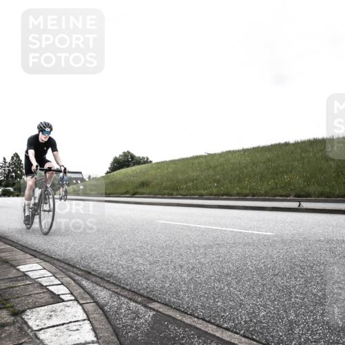 21.06.2026 - 29. Vierlanden-Triathlon H.Heesch http://msf.ph/oto/9898200 21.06.2026 09:49:49 Radfahren 8, 64, 272 meine-sportfotos.de