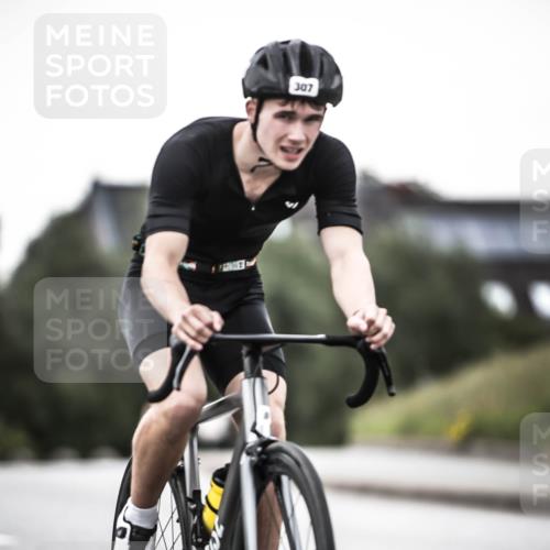 21.06.2026 - 29. Vierlanden-Triathlon H.Heesch http://msf.ph/oto/9898280 21.06.2026 10:04:46 Radfahren 86, 307, 329, 365 meine-sportfotos.de