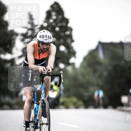 21.06.2026 - 29. Vierlanden-Triathlon H.Heesch http://msf.ph/oto/9898332 21.06.2026 10:04:50 Radfahren 86, 174, 329, 352, 365 meine-sportfotos.de