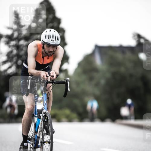 21.06.2026 - 29. Vierlanden-Triathlon H.Heesch http://msf.ph/oto/9898338 21.06.2026 10:04:50 Radfahren 86, 174, 329, 352, 365 meine-sportfotos.de