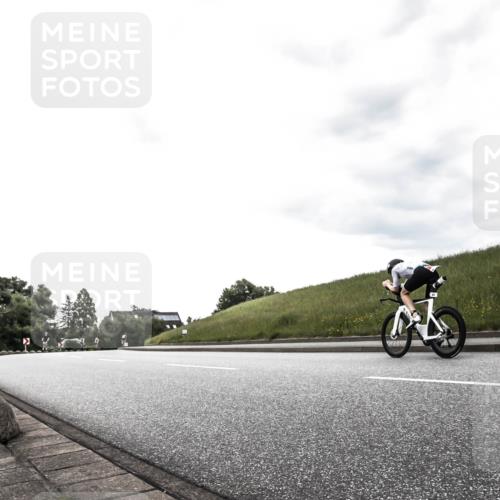 21.06.2026 - 29. Vierlanden-Triathlon H.Heesch http://msf.ph/oto/9898438 21.06.2026 10:04:41 Radfahren 235, 389 meine-sportfotos.de