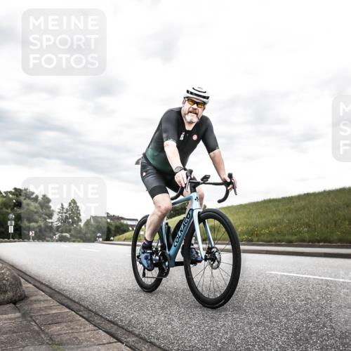 21.06.2026 - 29. Vierlanden-Triathlon H.Heesch http://msf.ph/oto/9898604 21.06.2026 10:19:40 Radfahren 403, 455 meine-sportfotos.de