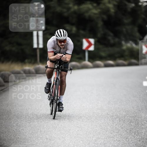 21.06.2026 - 29. Vierlanden-Triathlon H.Heesch http://msf.ph/oto/9898656 21.06.2026 10:05:35 Radfahren 5, 135, 175, 312 meine-sportfotos.de