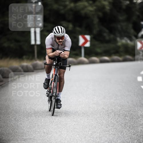 21.06.2026 - 29. Vierlanden-Triathlon H.Heesch http://msf.ph/oto/9898659 21.06.2026 10:05:35 Radfahren 5, 135, 175, 312 meine-sportfotos.de