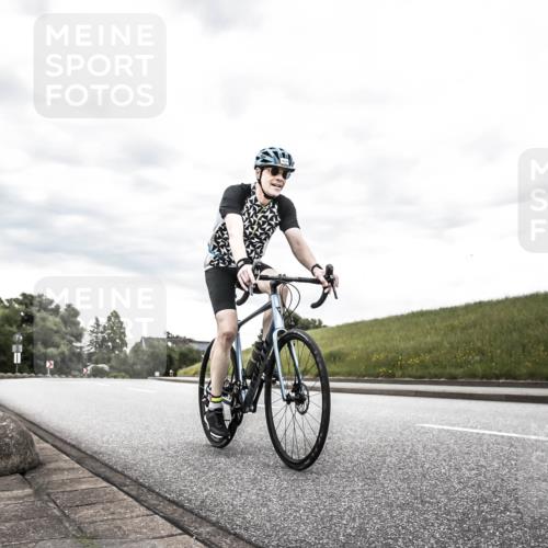 21.06.2026 - 29. Vierlanden-Triathlon H.Heesch http://msf.ph/oto/9898666 21.06.2026 10:21:03 Radfahren 36, 406 meine-sportfotos.de
