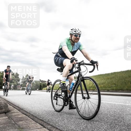 21.06.2026 - 29. Vierlanden-Triathlon H.Heesch http://msf.ph/oto/9898700 21.06.2026 10:21:54 Radfahren 37, 213, 438, 478 meine-sportfotos.de