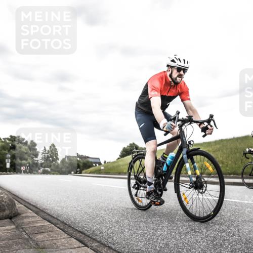 21.06.2026 - 29. Vierlanden-Triathlon H.Heesch http://msf.ph/oto/9898718 21.06.2026 10:22:01 Radfahren 115, 427, 549 meine-sportfotos.de
